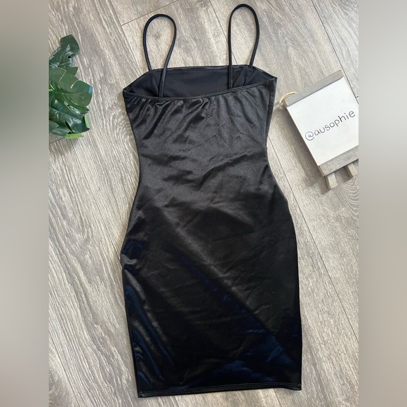 Windsor Wrapped In Stylish Satin Black Ruched Mini Dress. Size XS - Picture 7 of 11